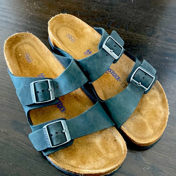 Men’s Arizona soft footbed Birkenstocks. Black leather, dark buckles. 44= US 11 - Picture 1 of 4